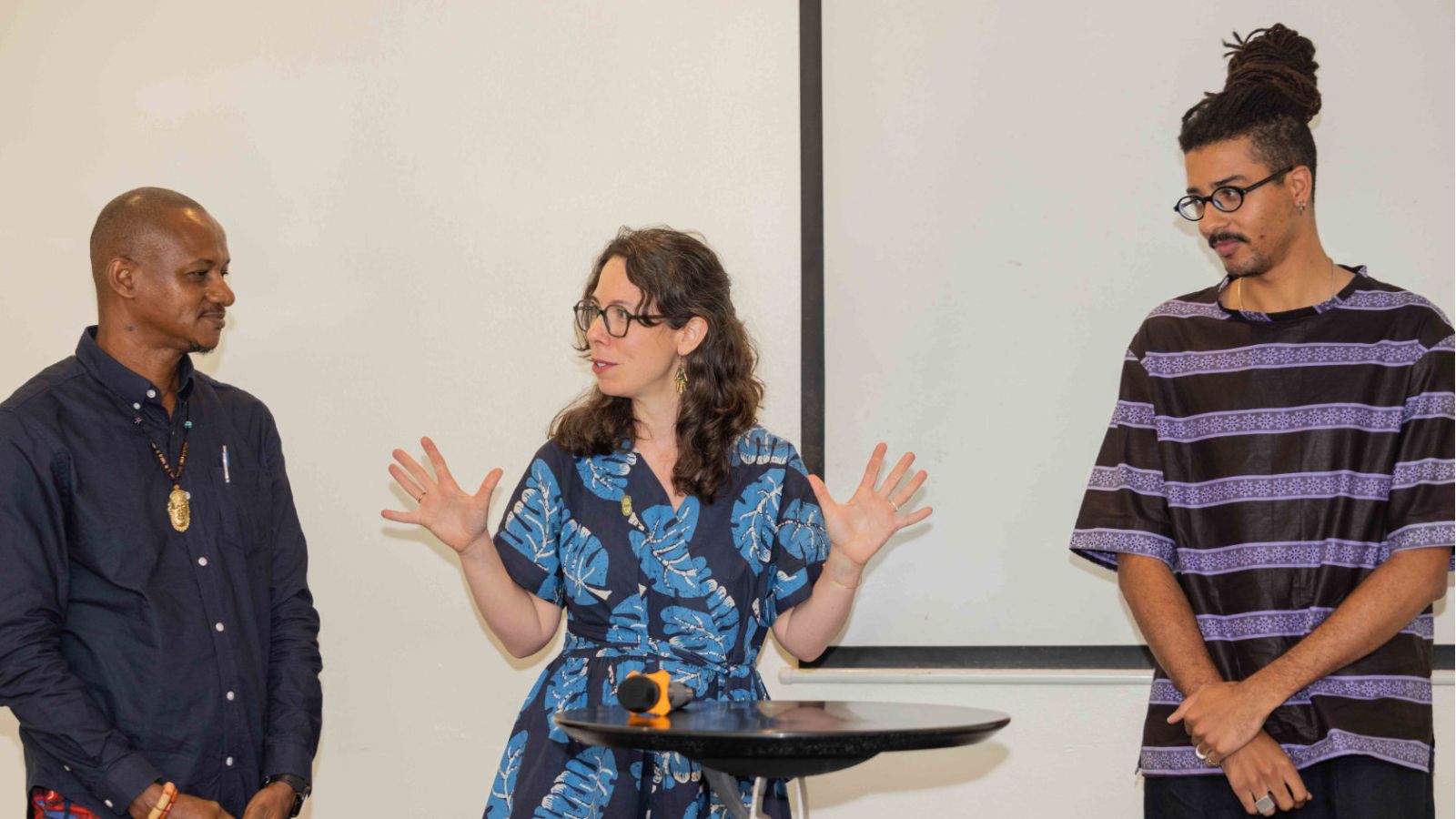 Für Hertzog haben die Tage in Lagos und Benin-City noch einmal gezeigt, wie sehr Museumsarbeit von Beziehungen lebt – zu den Objekten, aber vor allem zu den Menschen, für die sie Bedeutung haben. (Alle Bilder: Omoregie Osakpolor)